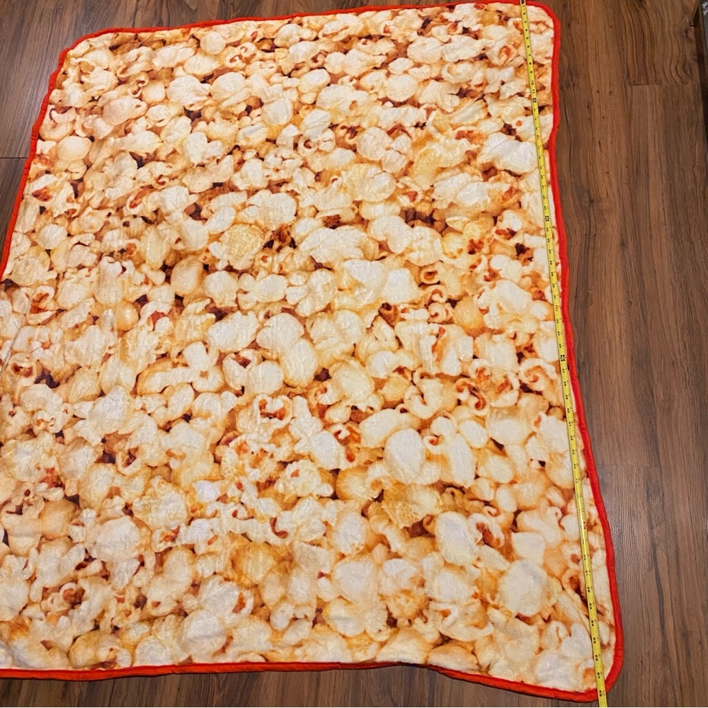 Official Netflix Movie Night Popcorn Blanket & Netflix Logo Pillow Cover Set - Picture 9 of 12